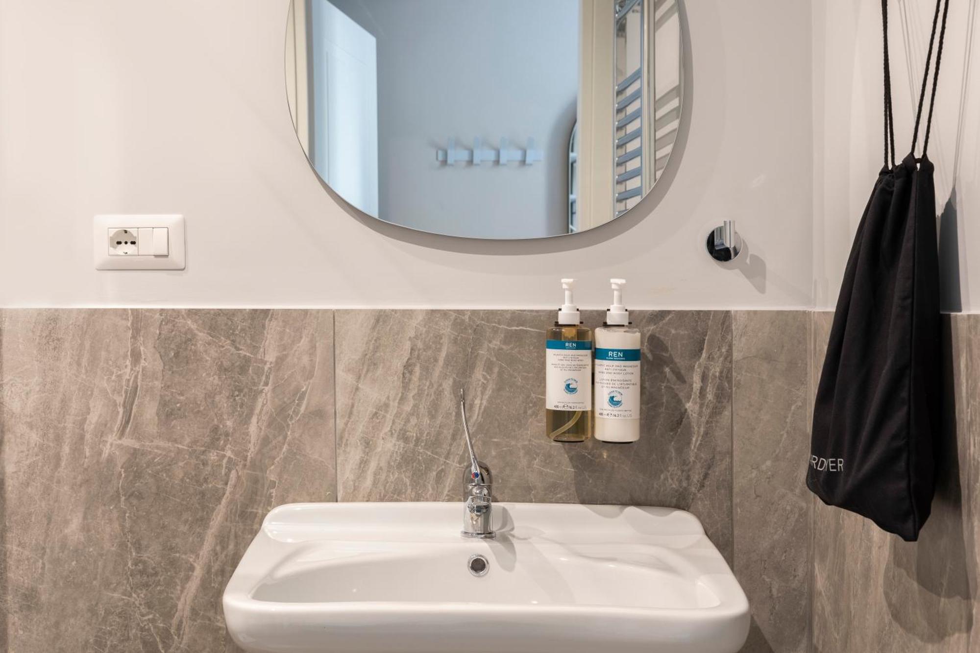 Capitol Aparthotel 3*